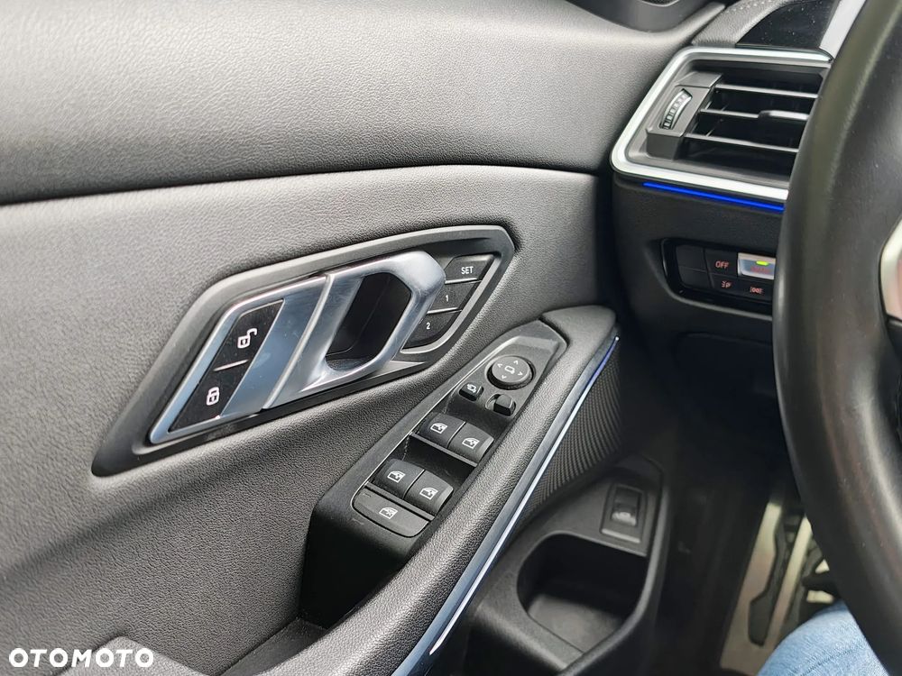 BMW Seria 3 M340i xDrive - 10