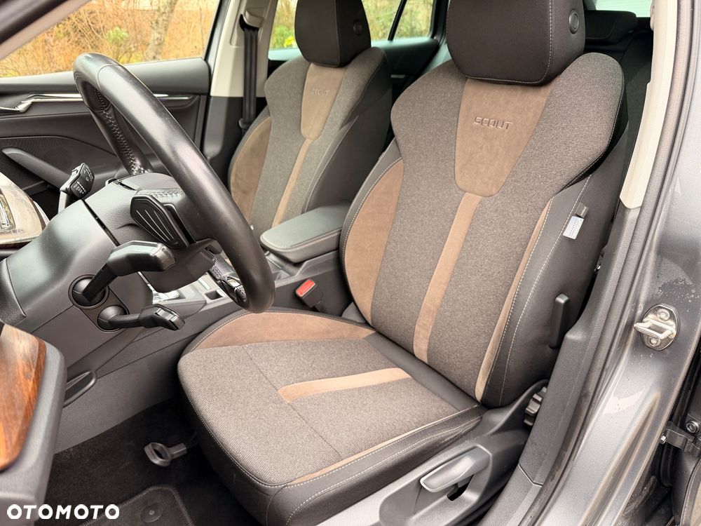 Skoda Octavia 2.0 TSI 4x4 Scout DSG - 7