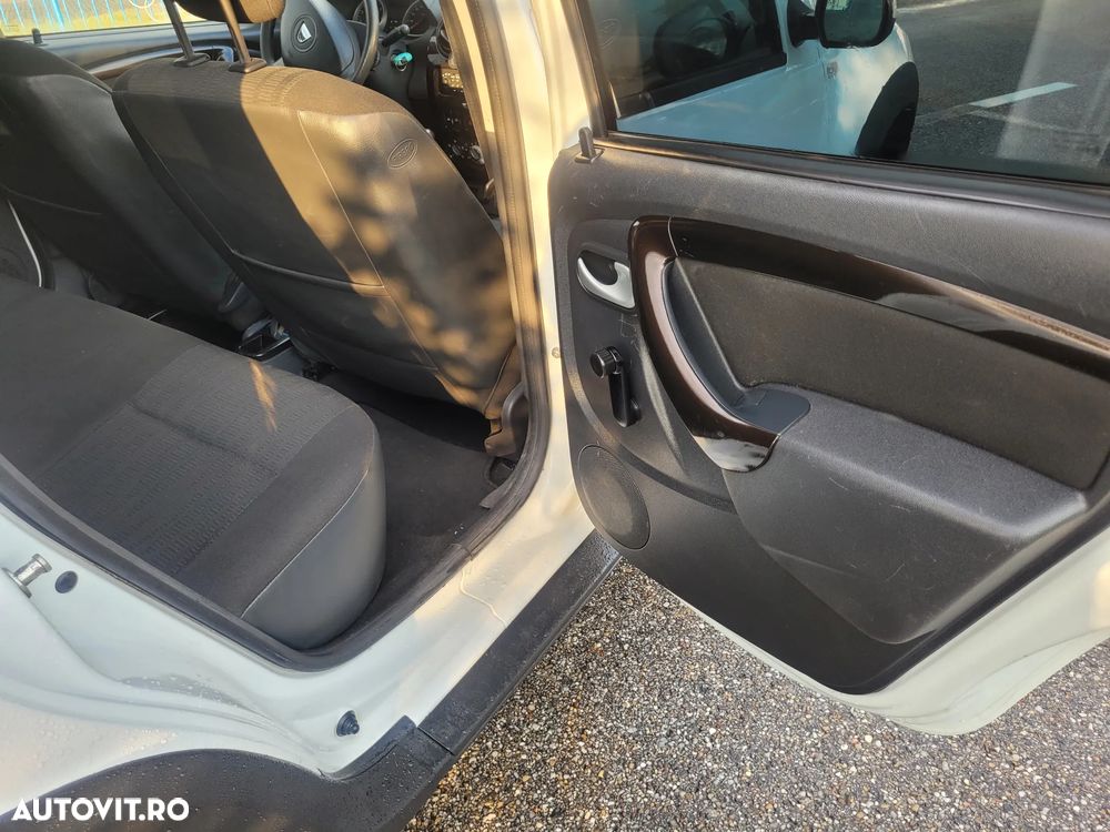 Dacia Duster 1.6 4x4 Laureate - 7