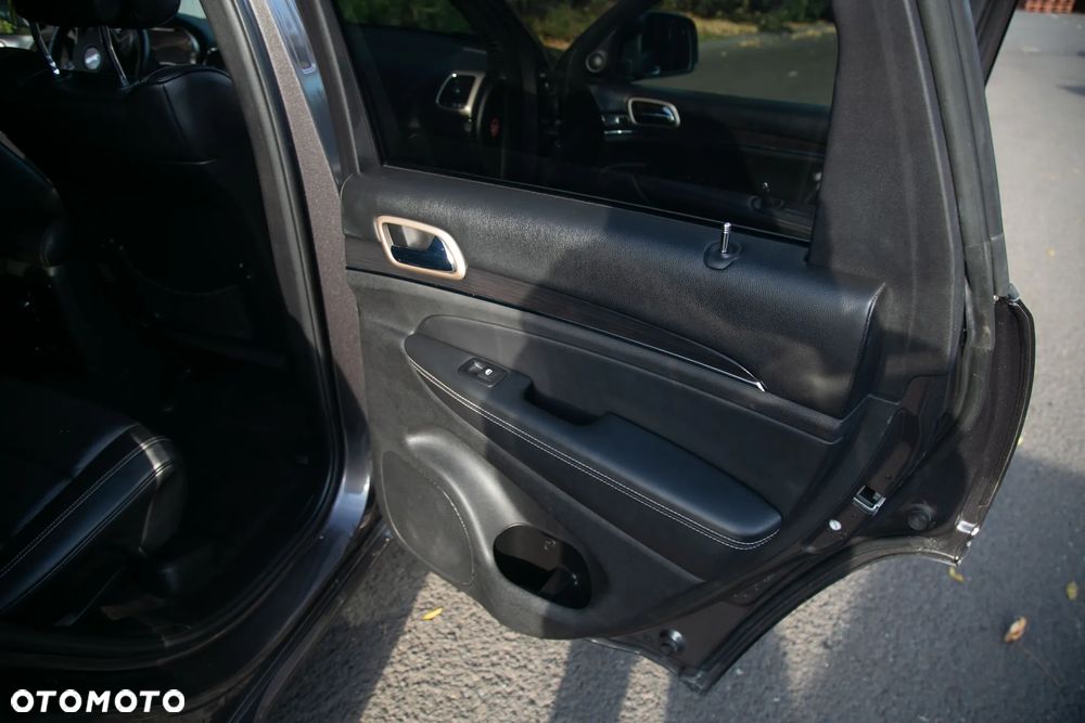 Jeep Grand Cherokee - 13