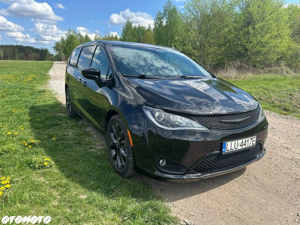 Chrysler Pacifica - 3