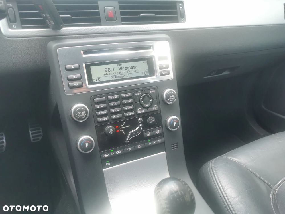 Volvo V70 D3 R-Design - 19