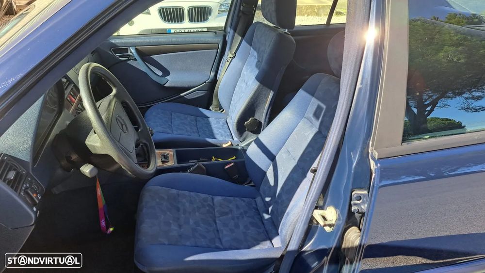 Mercedes-Benz C 180 Classic - 28