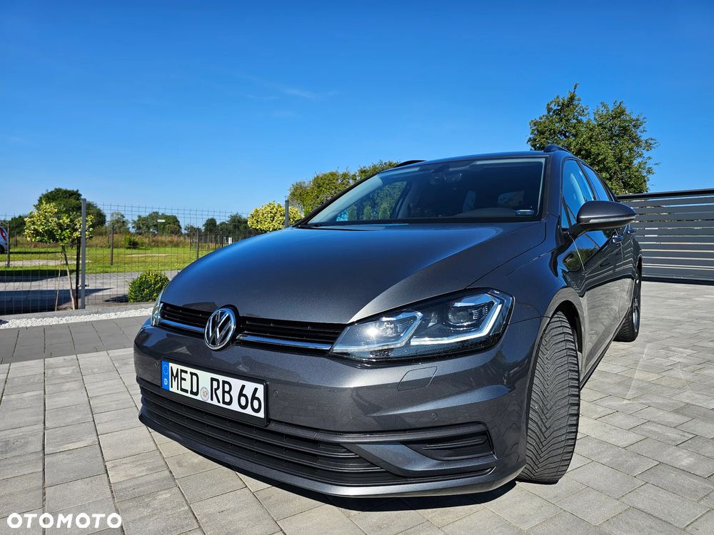 Volkswagen Golf - 1