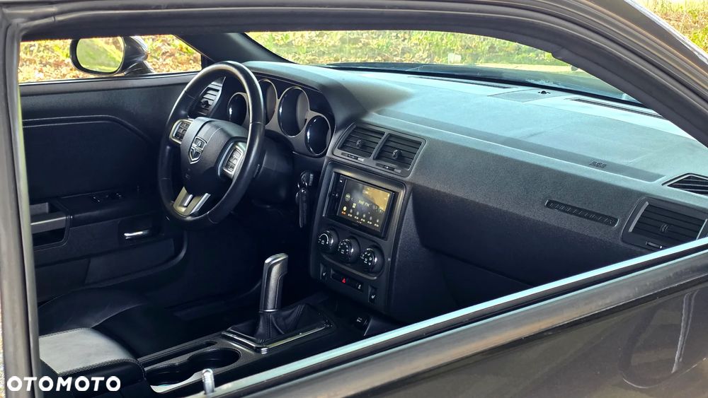 Dodge Challenger - 33