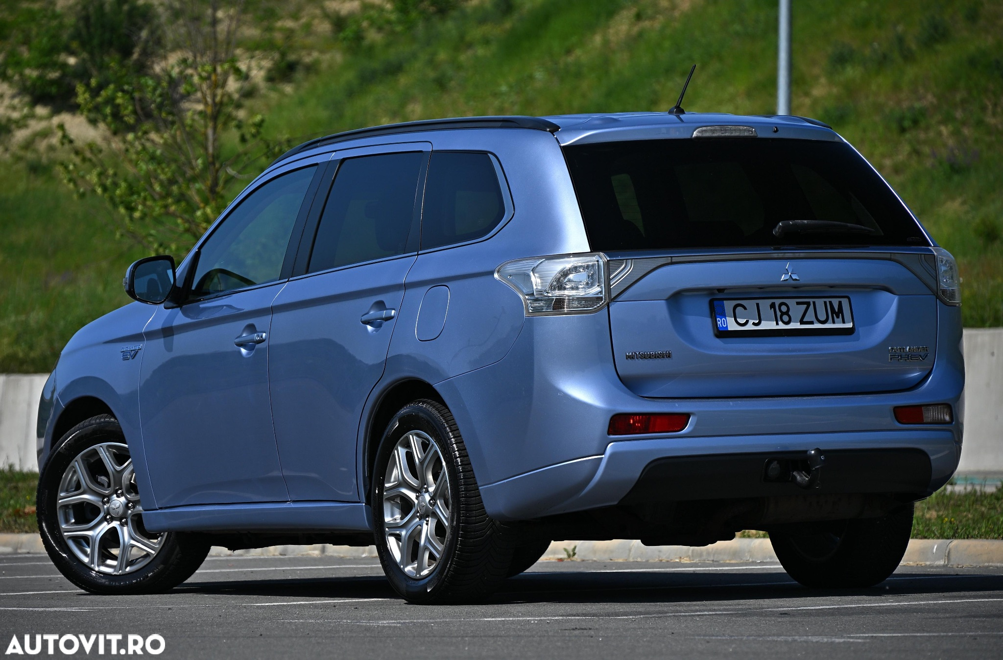 Mitsubishi Outlander 2.0 4WD Plug-In Hybrid - 8