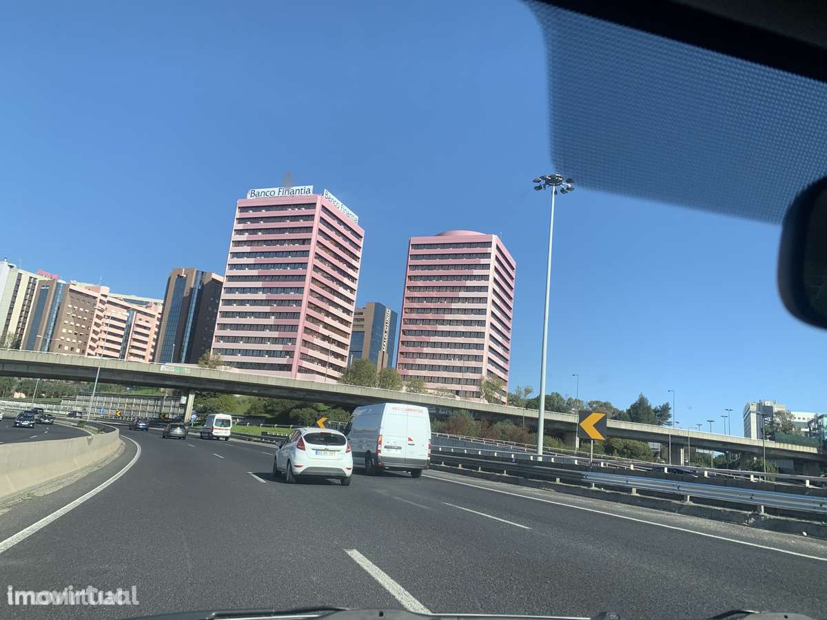 Parqueamento para 4 Motos , Piso entrada, segurança 24 horas - Grande imagem: 4/7