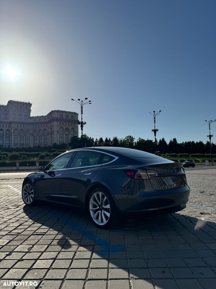 Tesla Model 3 Long Range - 4