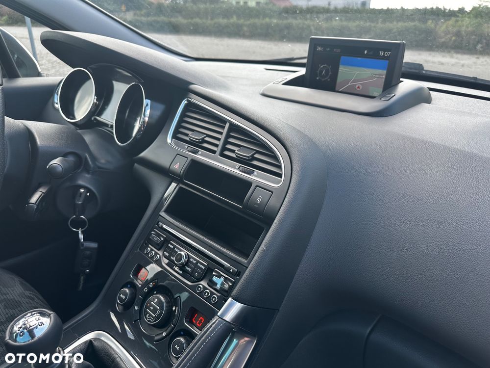 Peugeot 3008 1.6 THP Style - 9
