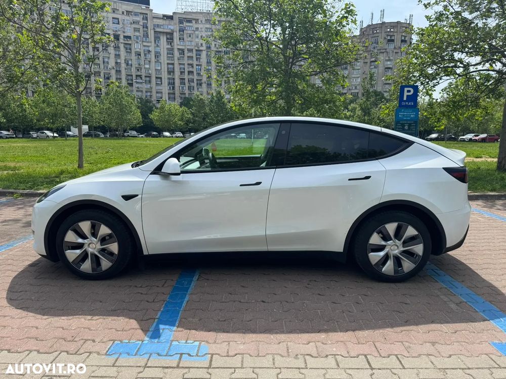 Tesla Model Y - 4