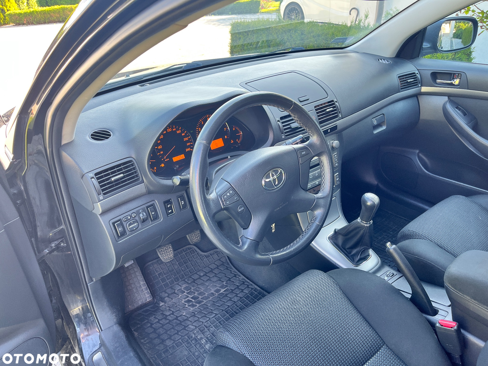 Toyota Avensis 1.8 VVT-i Sol - 9