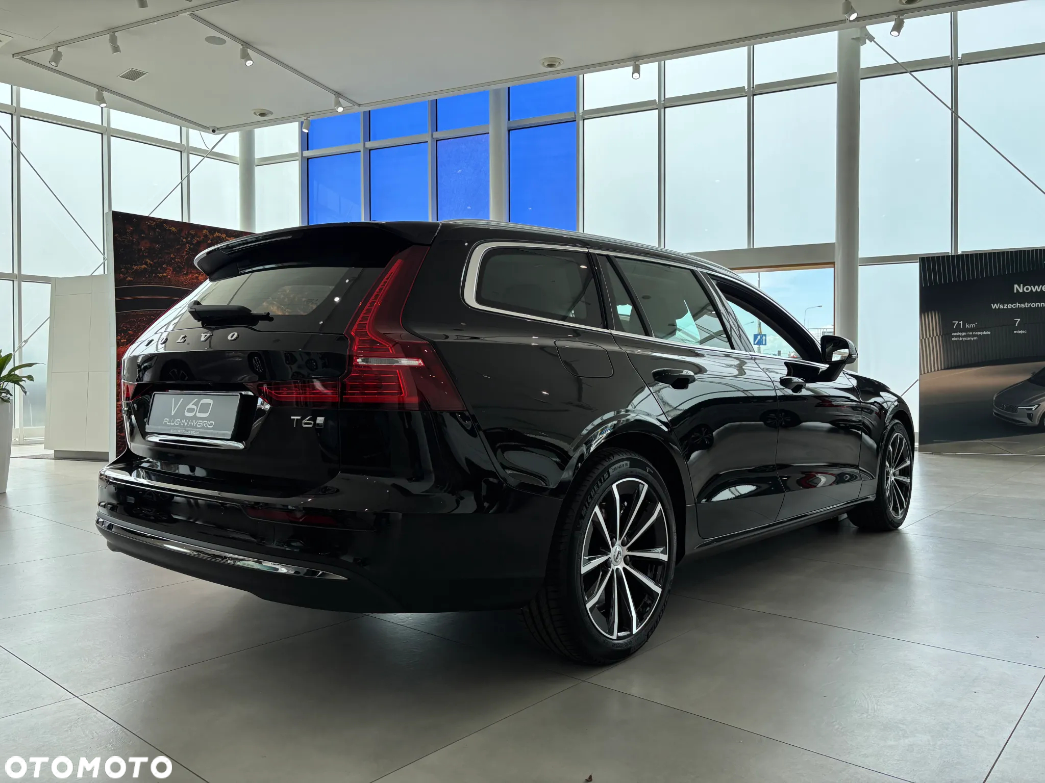 Volvo V60 T6 AWD Plug-In Hybrid Essential - 3