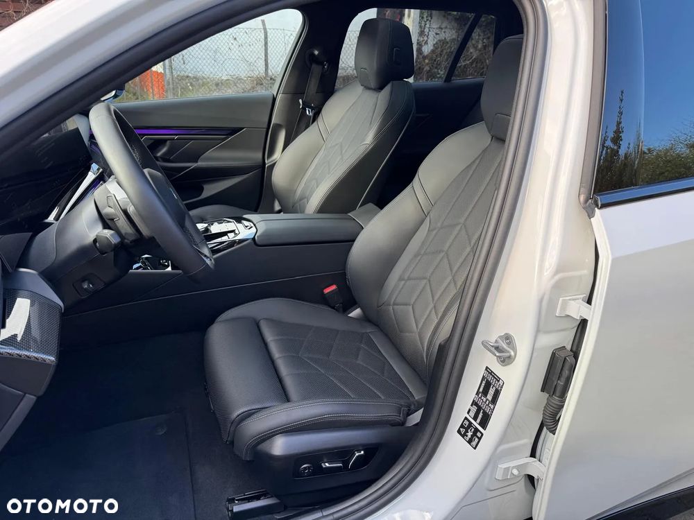 BMW Seria 5 520d xDrive Touring - 33