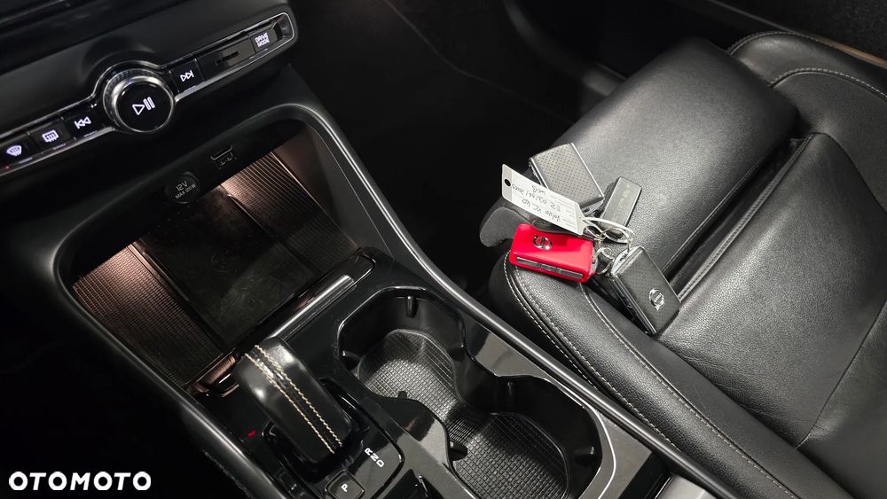 Volvo XC 40 D4 AWD Geartronic R-Design - 21