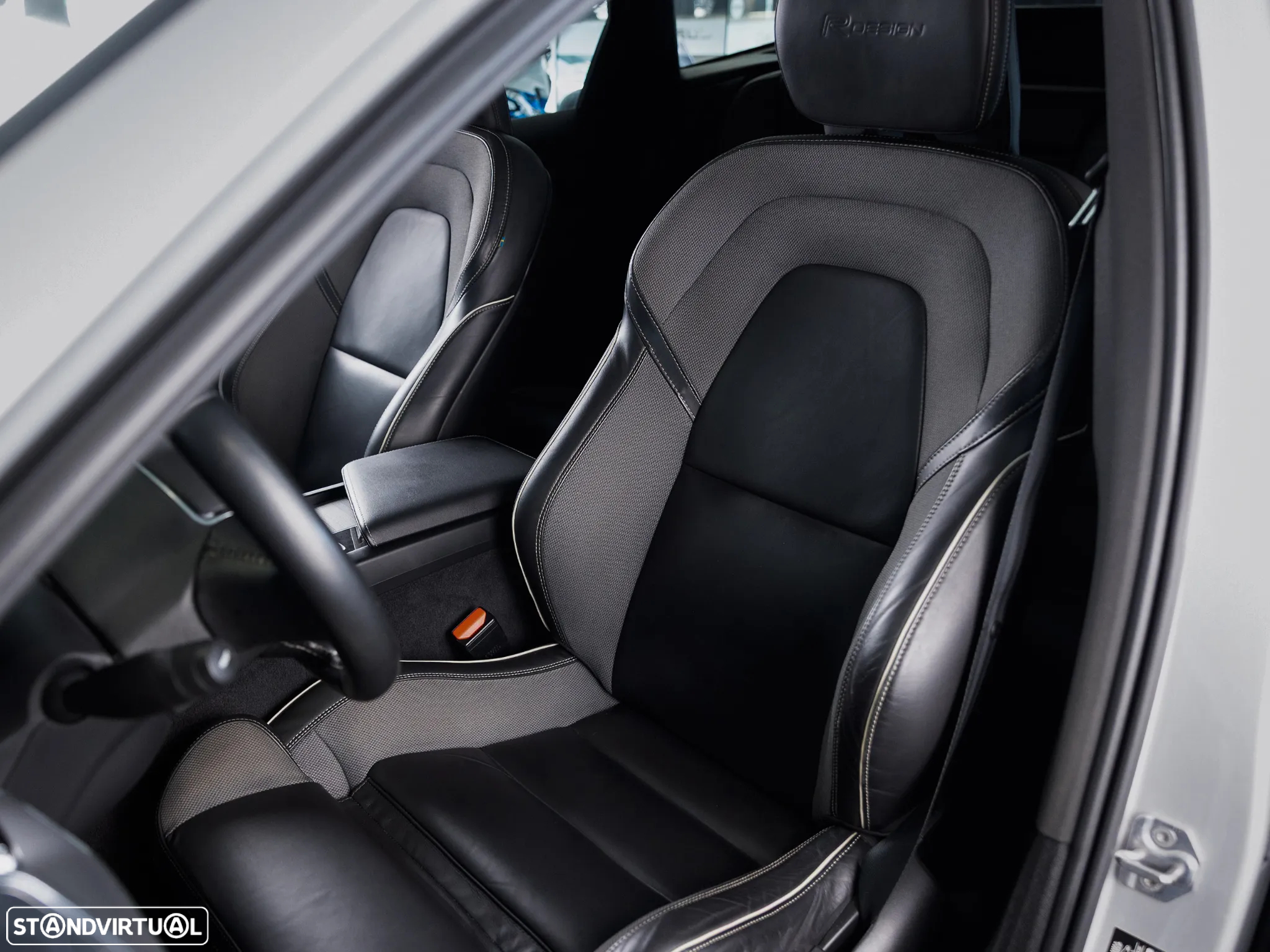 Volvo XC 60 2.0 D4 R-Design Geartronic - 30