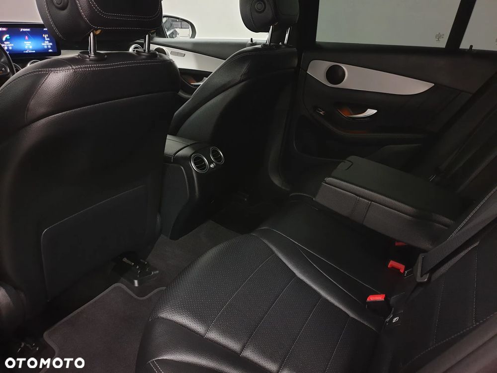 Mercedes-Benz GLC 300 de 4Matic 9G-TRONIC AMG Line Plus - 27