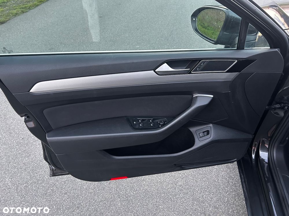 Volkswagen Passat Variant ver-variant-1-6-tdi-scr-dsg-business - 18