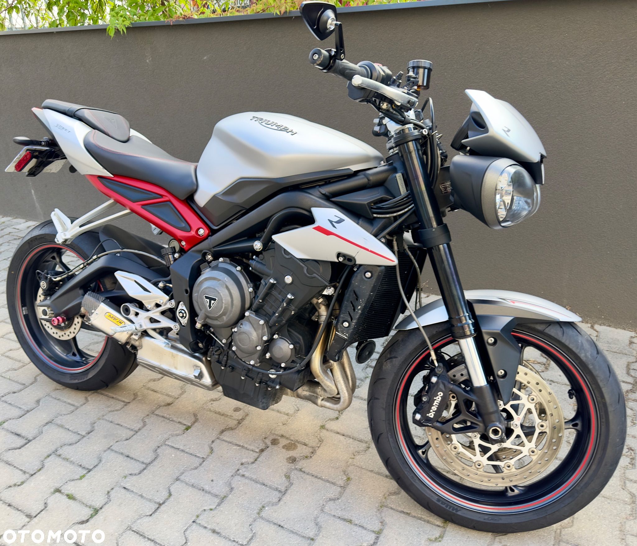 Triumph Street Triple - 1