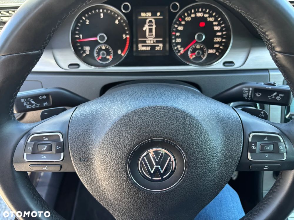 Volkswagen Passat 2.0 TDI DSG BlueMotion Technology Business Edition - 23