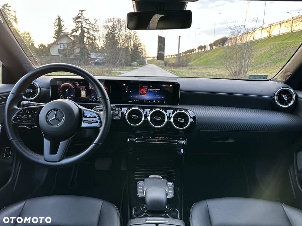 Mercedes-Benz CLA 180 7G-DCT - 12