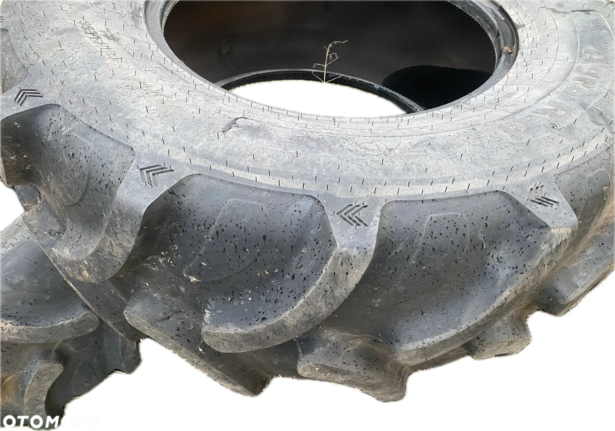 KOMPLET OPON ALLIANCE FARMAL PRO RADIAL 70 480/70R28 PRZÓD TYŁ ROZMIAR 580/70R38 STAN PRAWIE JAK NOWE BIEŻNIK 99% TYŁ 98% PRZÓD - 5