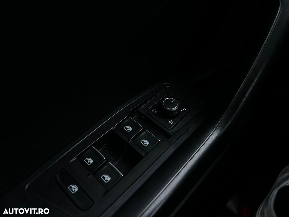 Volkswagen T-Roc - 36