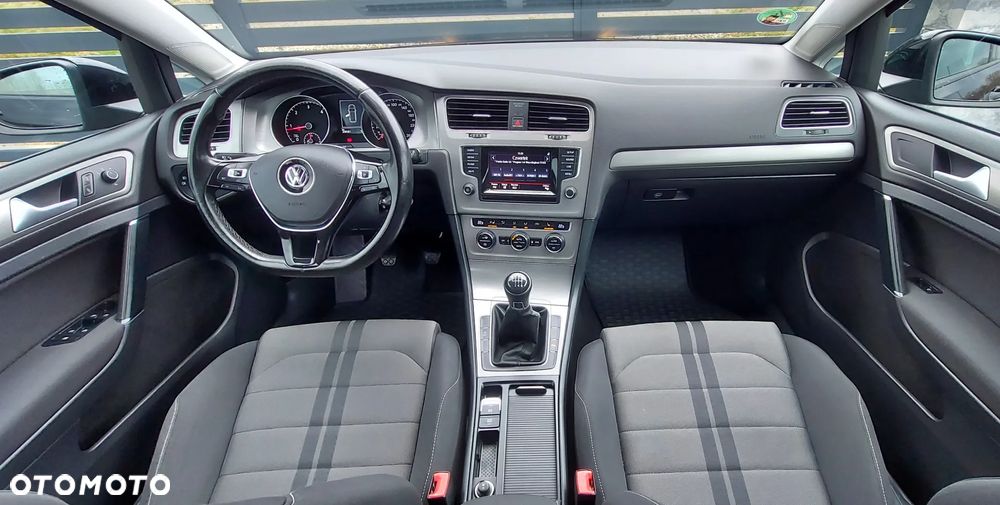 Volkswagen Golf - 21
