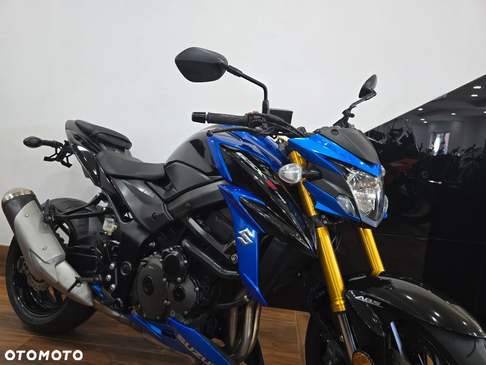 Suzuki GSX - 36
