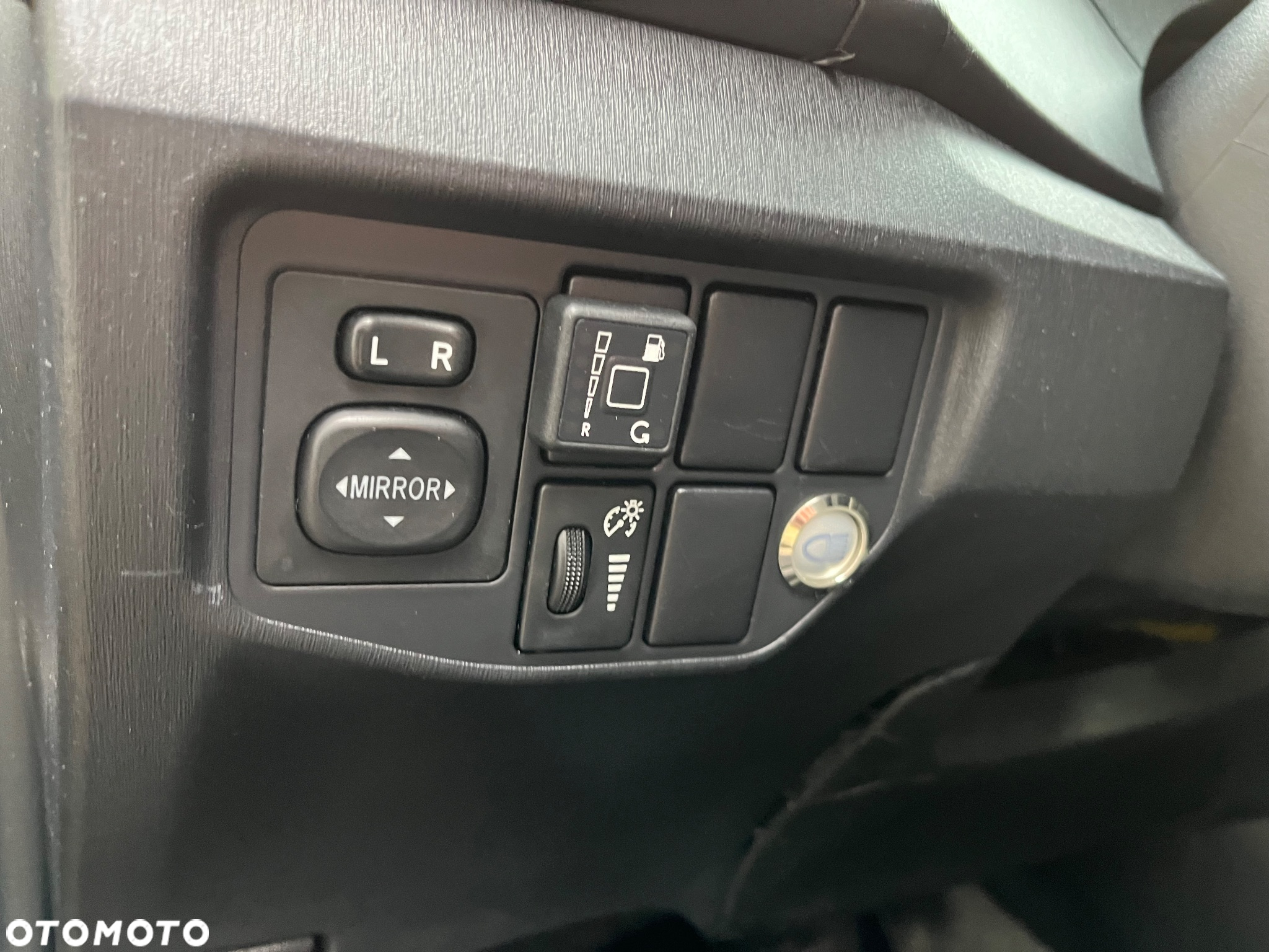 Toyota Prius (Hybrid) Comfort - 12
