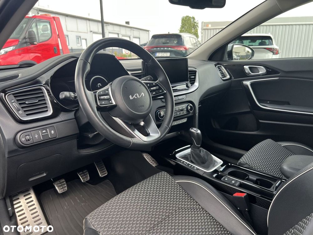 Kia Ceed - 10