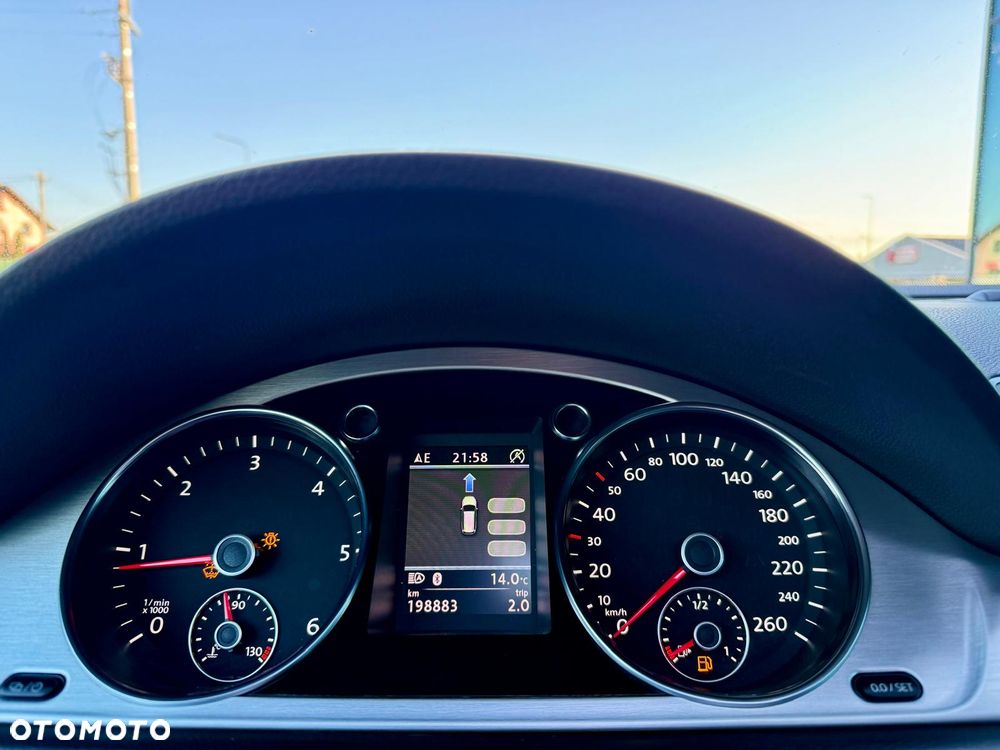 Volkswagen Passat 2.0 TDI DSG BlueMotion Technology R-Line - 32