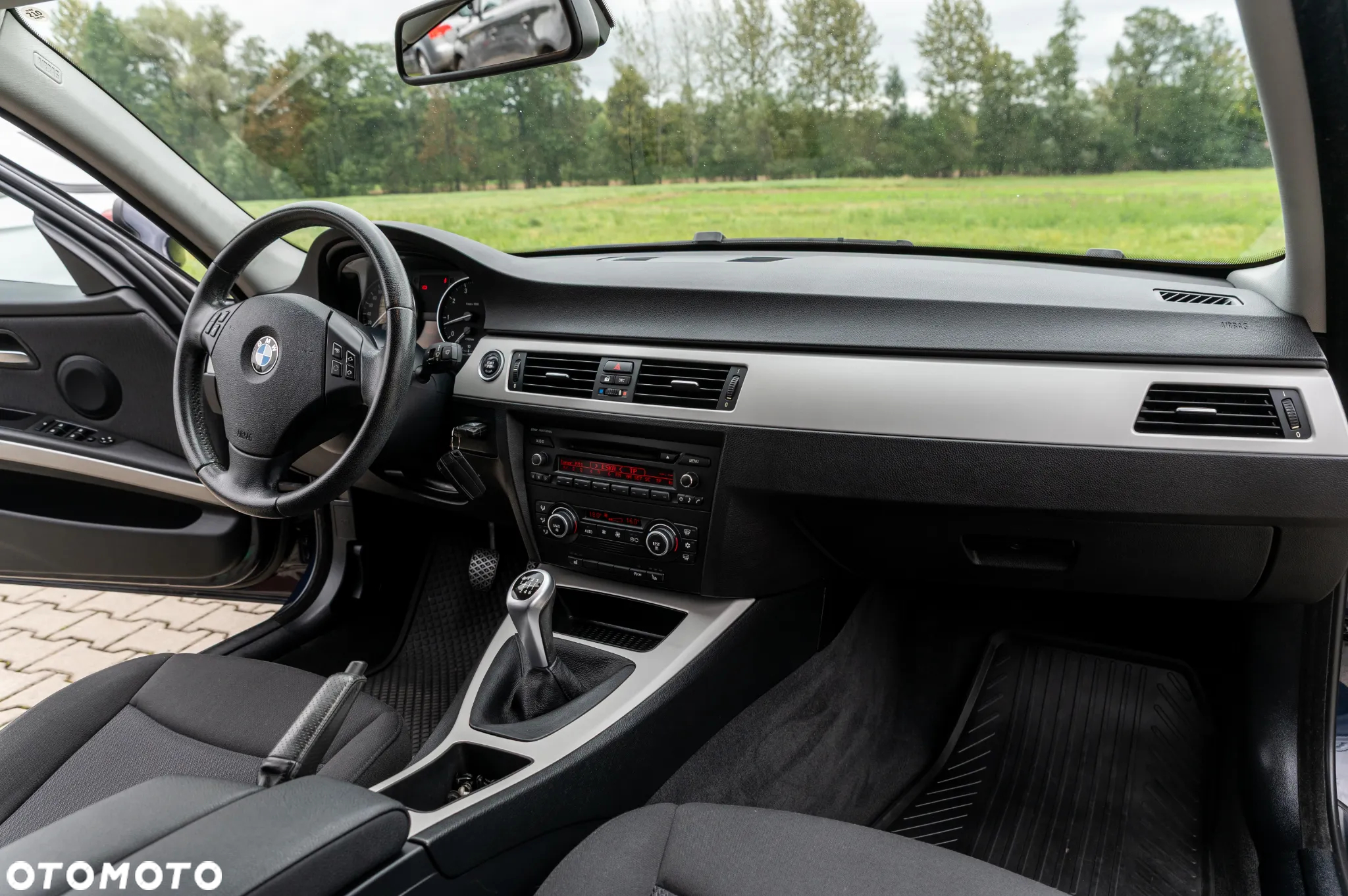 BMW Seria 3 318i - 23