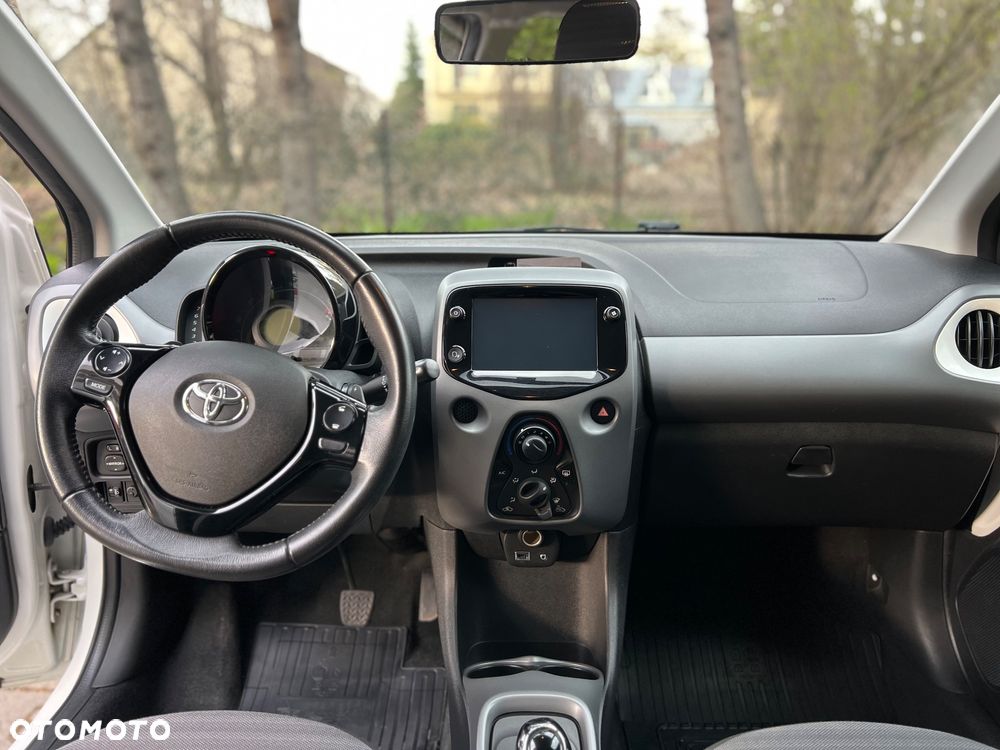 Toyota Aygo x.shift x-play connect - 15
