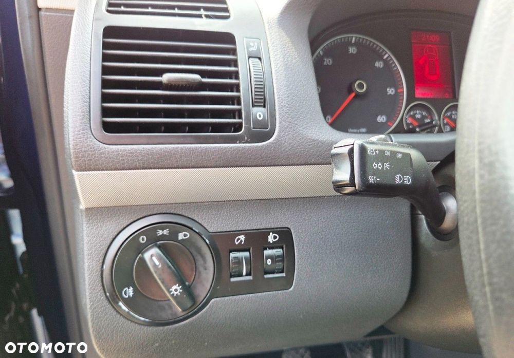 Volkswagen Touran - 13