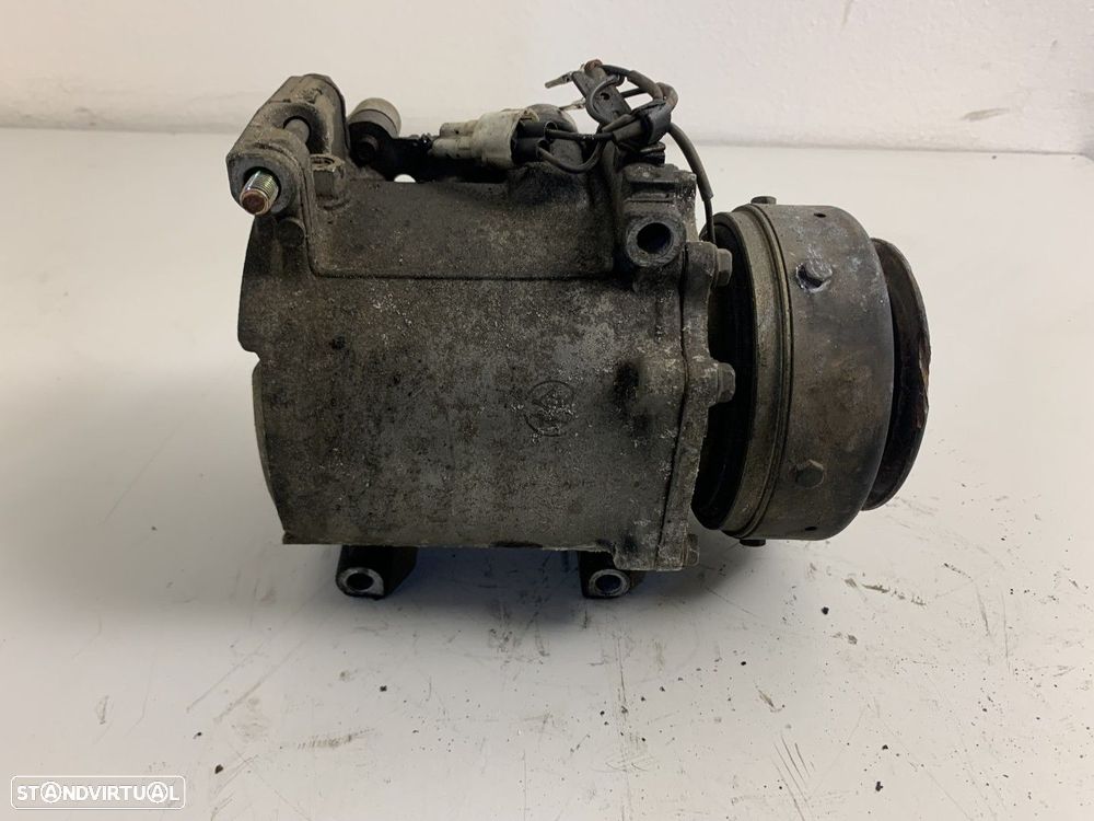 Compressor de ar condicionado MITSUBISHI PAJERO I 2.5 TD 1989 - 1990 REF. MR3605... - 4