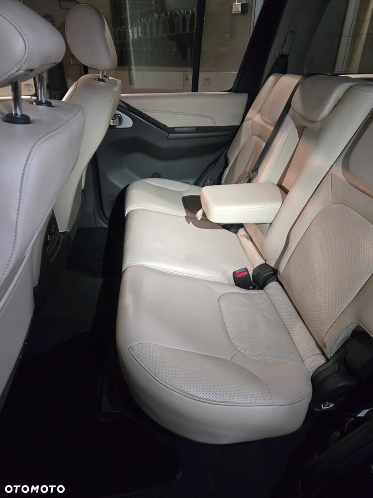 Nissan Pathfinder - 9