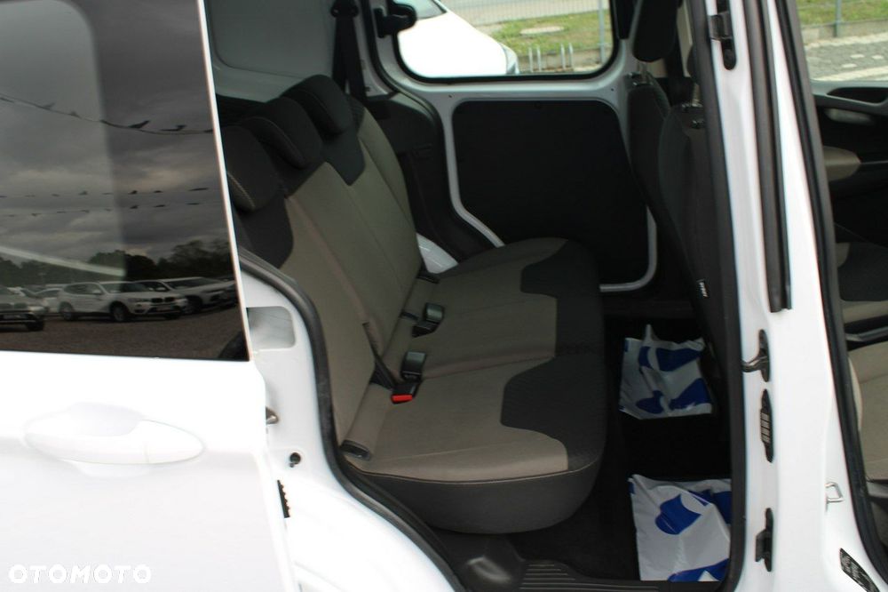 Ford Transit Courier - 23