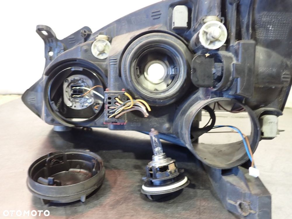 LAMPA PRAWA PRZEDNIA OPEL CORSA C - 9