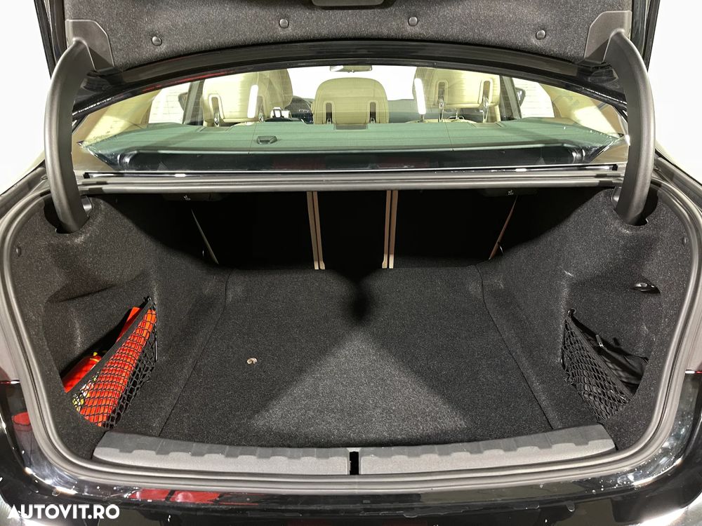 BMW Seria 3 320d xDrive AT MHEV - 12