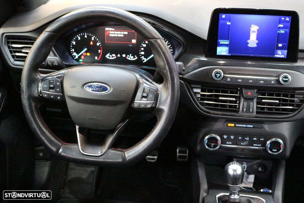 Ford Focus 1.0 EcoBoost S&S ST-LINE - 29