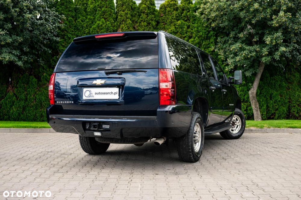 Chevrolet Suburban - 5