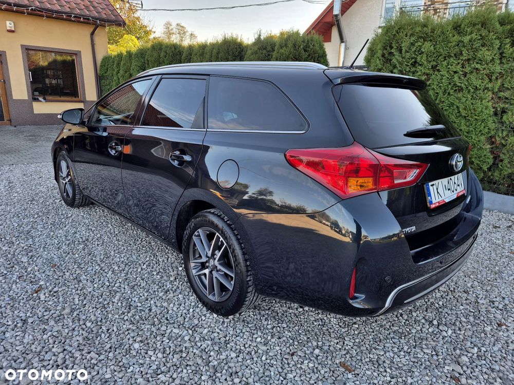 Toyota Auris 2015 photo 2