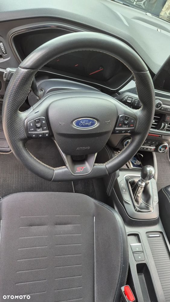 Ford Focus 2.0 EcoBlue ST - 17