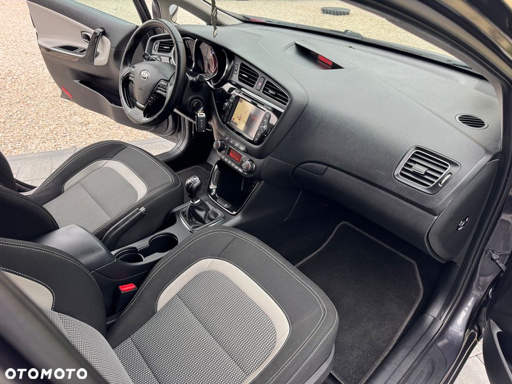 Kia Ceed 1.6 GDI ISG Dream-Team Edition - 27