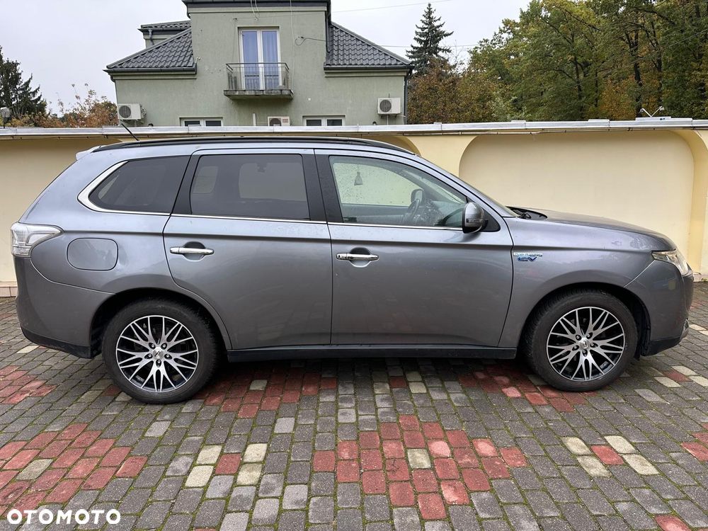 Mitsubishi Outlander PHEV Instyle NAVI + - 10