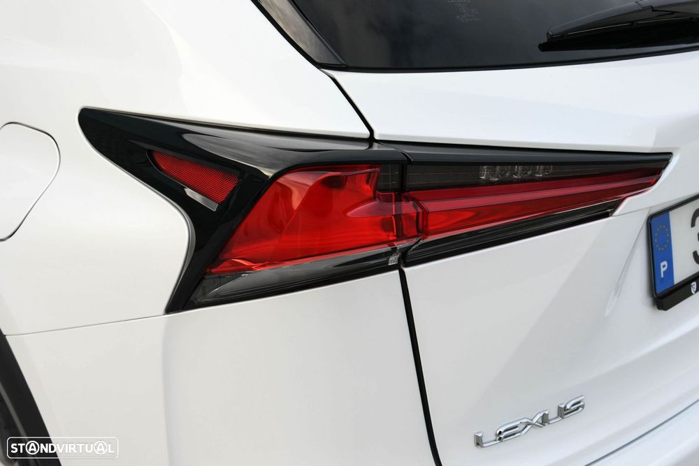 Lexus NX 300h Executive+ - 40