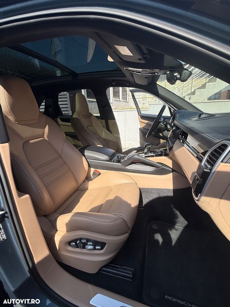 Porsche Cayenne Standard - 35