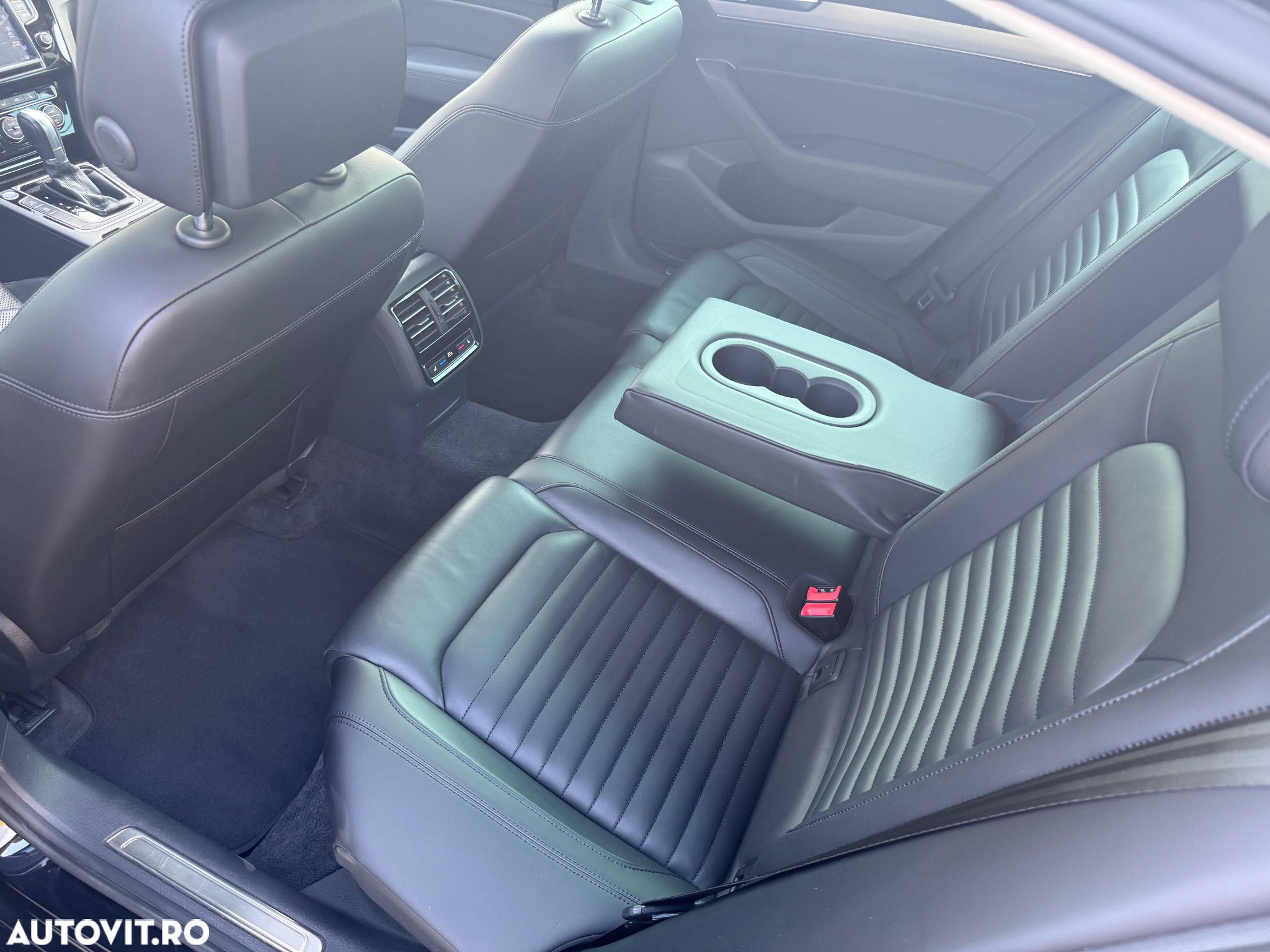 Volkswagen Passat Variant 2.0 TDI DSG Highline - 17