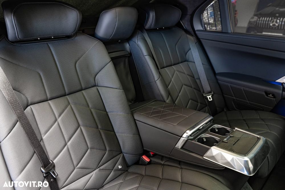 BMW 7 Series 2026 — imagine 8