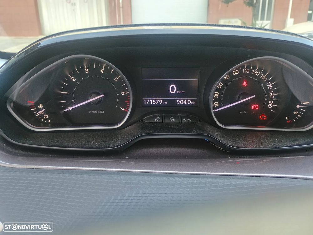 Peugeot 2008 - 8